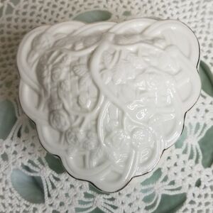 Hampton Genuine Porcelain Collection Heart Shaped Floral Trinket 4.5" W